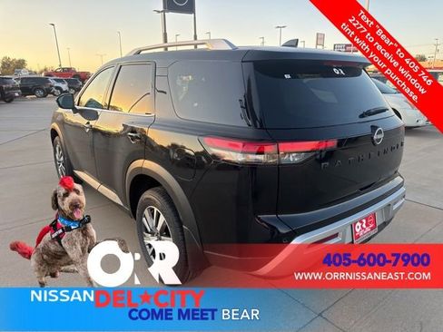 New 2025 Nissan Pathfinder SL image 3