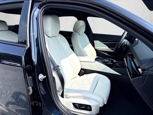 Used 2026 BMW 530i w/ M Sport Package RWD image 9
