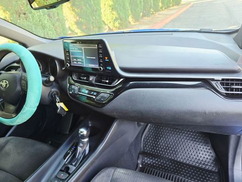 Used 2019 Toyota C-HR LE image 23