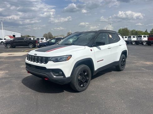 Used 2023 Jeep Compass Trailhawk w/ Trailhawk Convenience Group AWD/4WD image 4