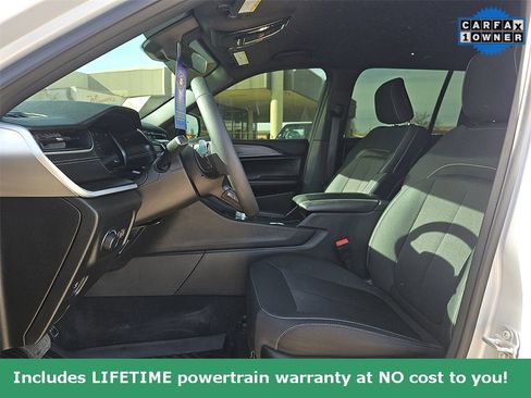 Used 2025 Jeep Grand Cherokee Laredo image 15