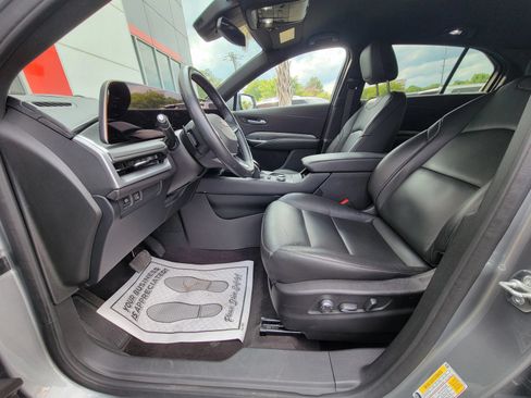 Used 2025 Cadillac XT4 Premium Luxury FWD image 10