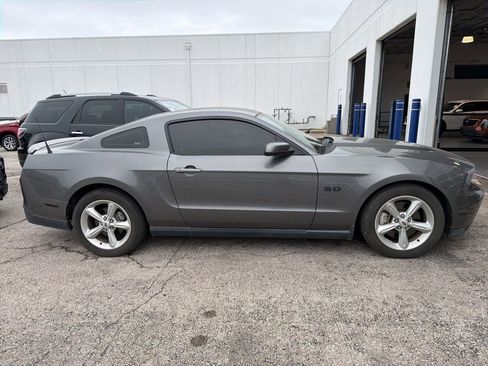Used 2011 Ford Mustang GT Premium RWD image 2