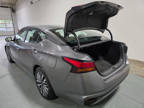 Used 2023 Nissan Altima 2.5 SV FWD image 4