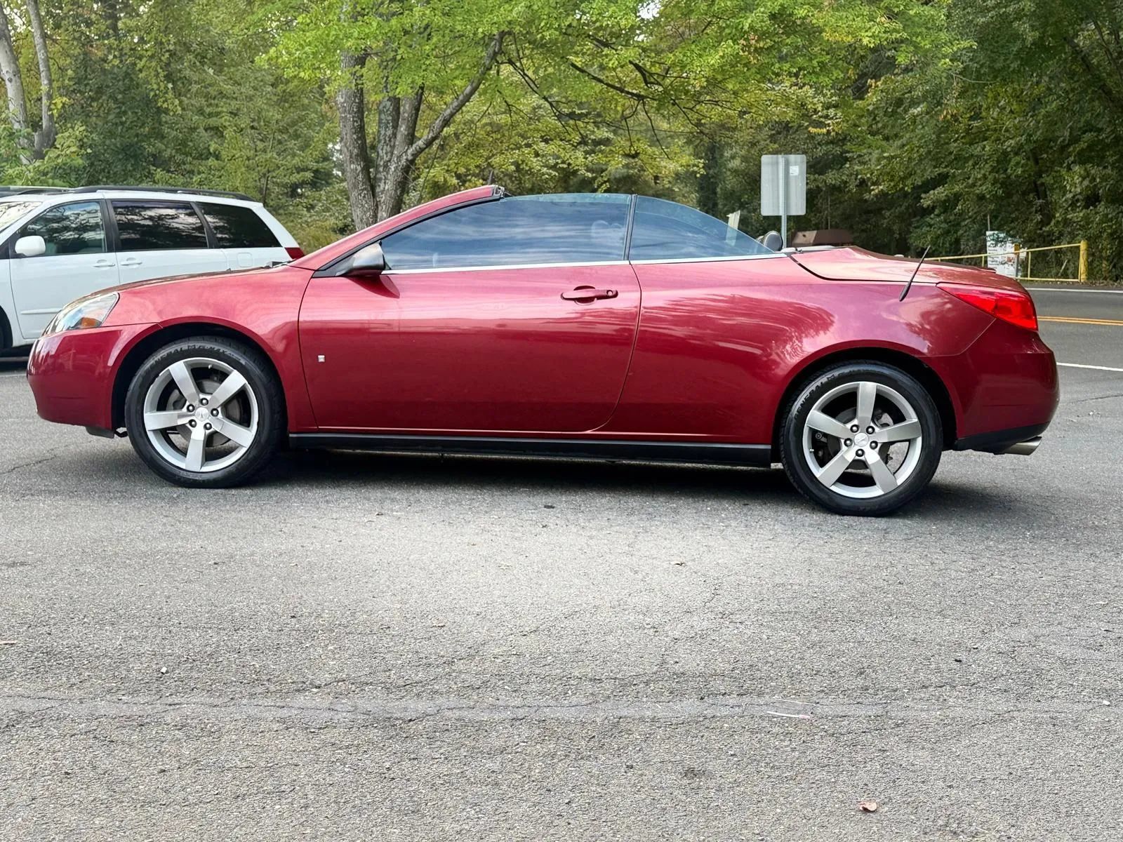 Used 2008 Pontiac G6 GT w/ Sport Package FWD image 6