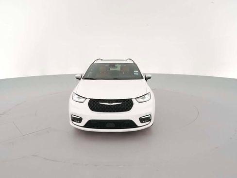 New 2026 Chrysler Pacifica Pinnacle image 2