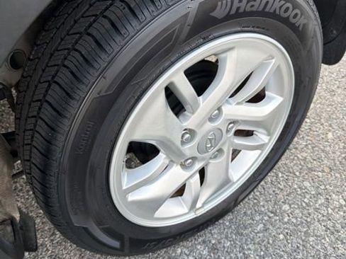 Used 2021 Hyundai Venue SE image 18