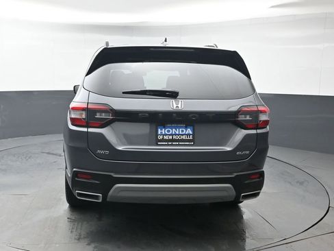 Used 2025 Honda Pilot Elite image 5