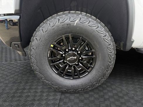 New 2026 Chevrolet Silverado 2500 ZR2 image 14