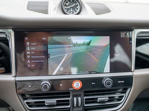 Certified 2026 Porsche Macan image 18