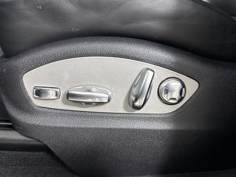 Certified 2024 Porsche Macan AWD/4WD image 40