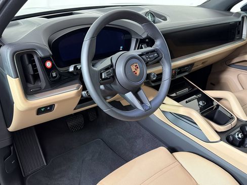 Certified 2026 Porsche Cayenne Coupe AWD/4WD image 4