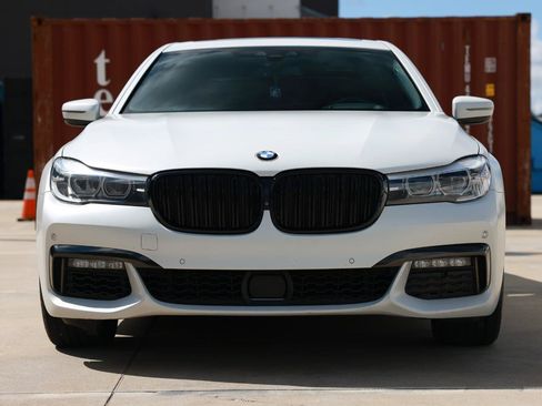 Used 2018 BMW 740e xDrive AWD/4WD image 17