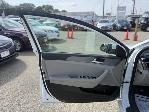 Used 2016 Hyundai Sonata SE image 9