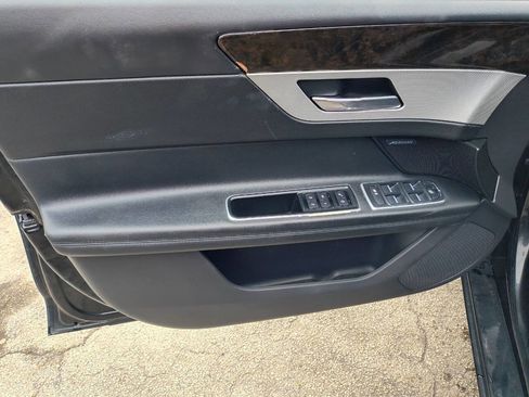 Used 2016 Jaguar XF Prestige image 31