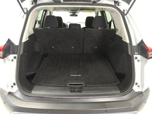 Used 2022 Nissan Rogue SV image 27