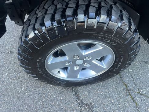 Used 2011 Jeep Wrangler Rubicon w/ PWR Convenience Group image 10