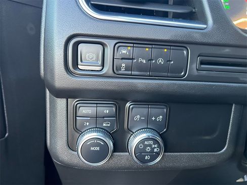 Used 2023 GMC Yukon XL SLE image 20