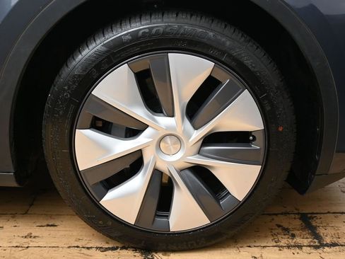 Used 2023 Tesla Model Y Long Range AWD/4WD image 13