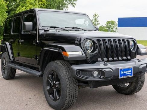 Used 2023 Jeep Wrangler Unlimited Sahara AWD/4WD image 4
