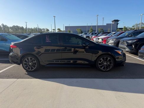 Used 2023 Toyota Corolla SE FWD image 2