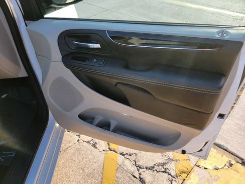 Used 2020 Dodge Grand Caravan SXT FWD image 14