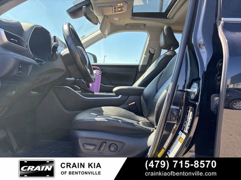 Used 2022 Toyota Highlander XLE image 4