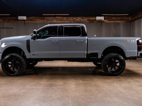 Used 2026 Ford F250 Platinum AWD/4WD image 4
