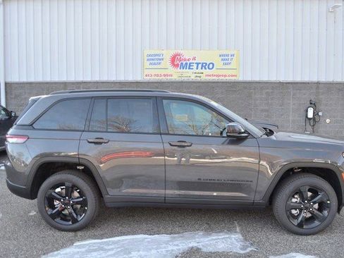 New 2025 Jeep Grand Cherokee Limited w/ Black Appearance Package image 8