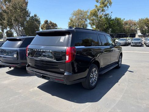 Used 2025 Ford Expedition Max Active AWD/4WD image 3