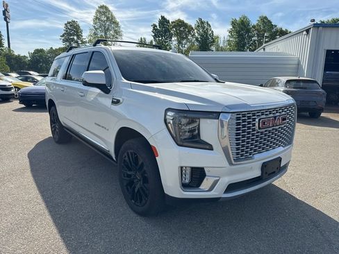 Used 2023 GMC Yukon XL Denali AWD/4WD image 4