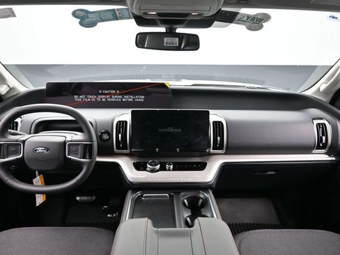 New 2025 Ford Expedition Active image 26