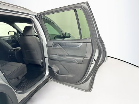 Used 2025 GMC Acadia Elevation image 32