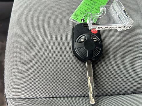 Used 2016 Ford Escape SE w/ Equipment Group 201A image 29