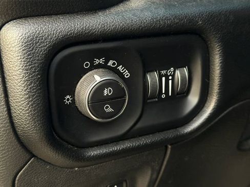 Used 2019 RAM 1500 Big Horn image 32