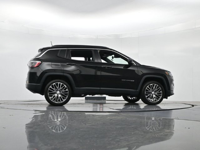 Used 2023 Jeep Compass Limited w/ Elite Group AWD/4WD image 34