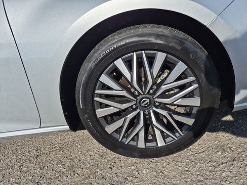 Used 2024 Nissan Altima 2.5 SV image 7