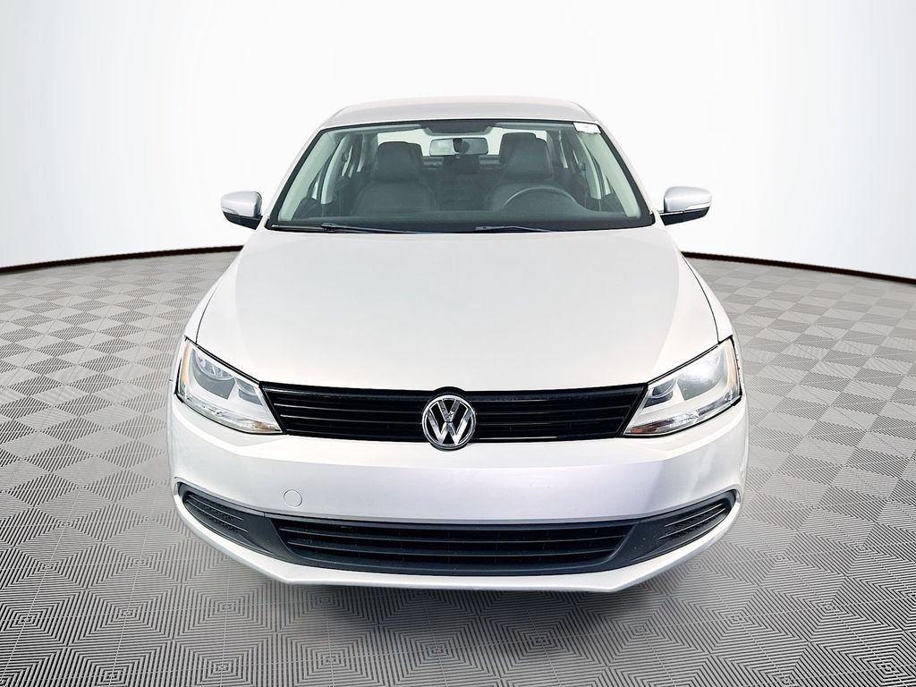 Used 2011 Volkswagen Jetta SE FWD image 3