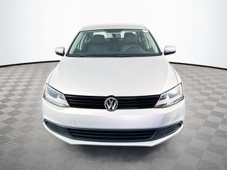 Used 2011 Volkswagen Jetta SE FWD video 3