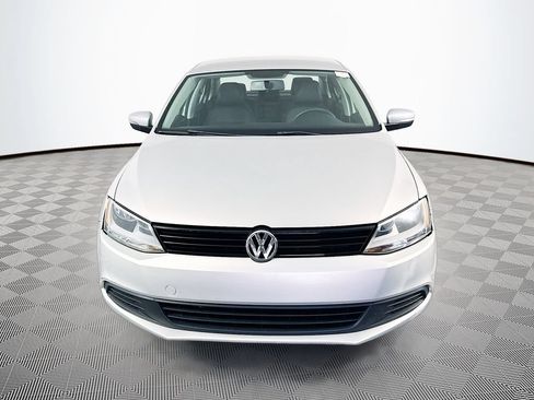 Used 2011 Volkswagen Jetta SE FWD image 3