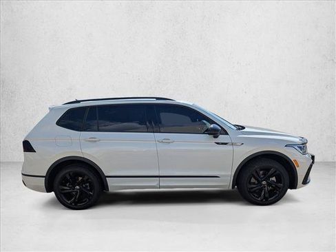 Used 2024 Volkswagen Tiguan SE R-Line AWD/4WD image 4