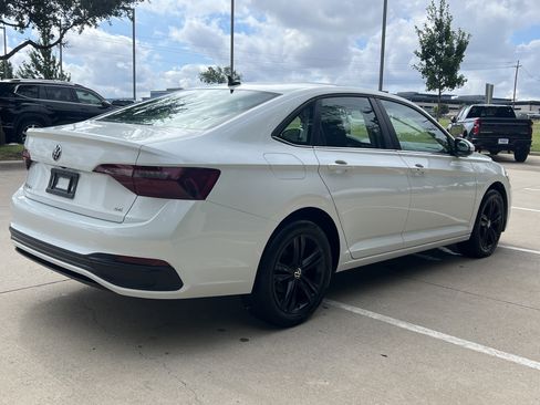 Used 2023 Volkswagen Jetta SE w/ Panoramic Sunroof Package FWD image 10