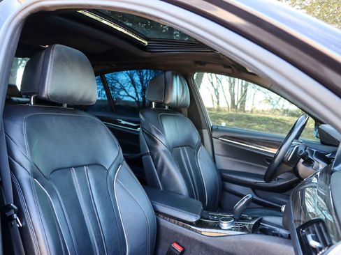 Used 2018 BMW 530i xDrive image 21