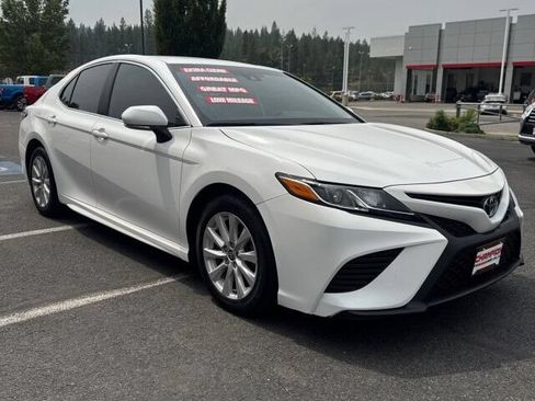 Used 2020 Toyota Camry SE FWD image 3