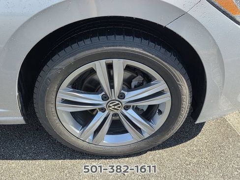 Used 2024 Volkswagen Jetta SE w/ Panoramic Sunroof Package FWD image 19