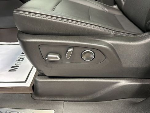 Used 2024 GMC Yukon Denali w/ Advanced Technology Package image 12