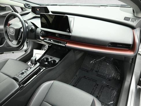 Used 2026 Toyota Prius XSE Premium image 30