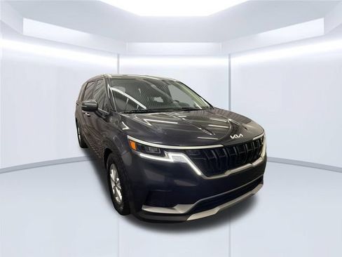 Used 2024 Kia Carnival LX FWD image 3