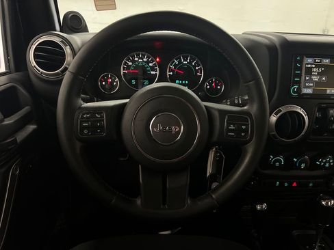 Used 2013 Jeep Wrangler Unlimited Sahara w/ Connectivity Group AWD/4WD image 16
