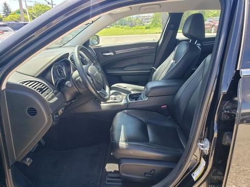Used 2018 Chrysler 300 Touring L AWD/4WD image 10